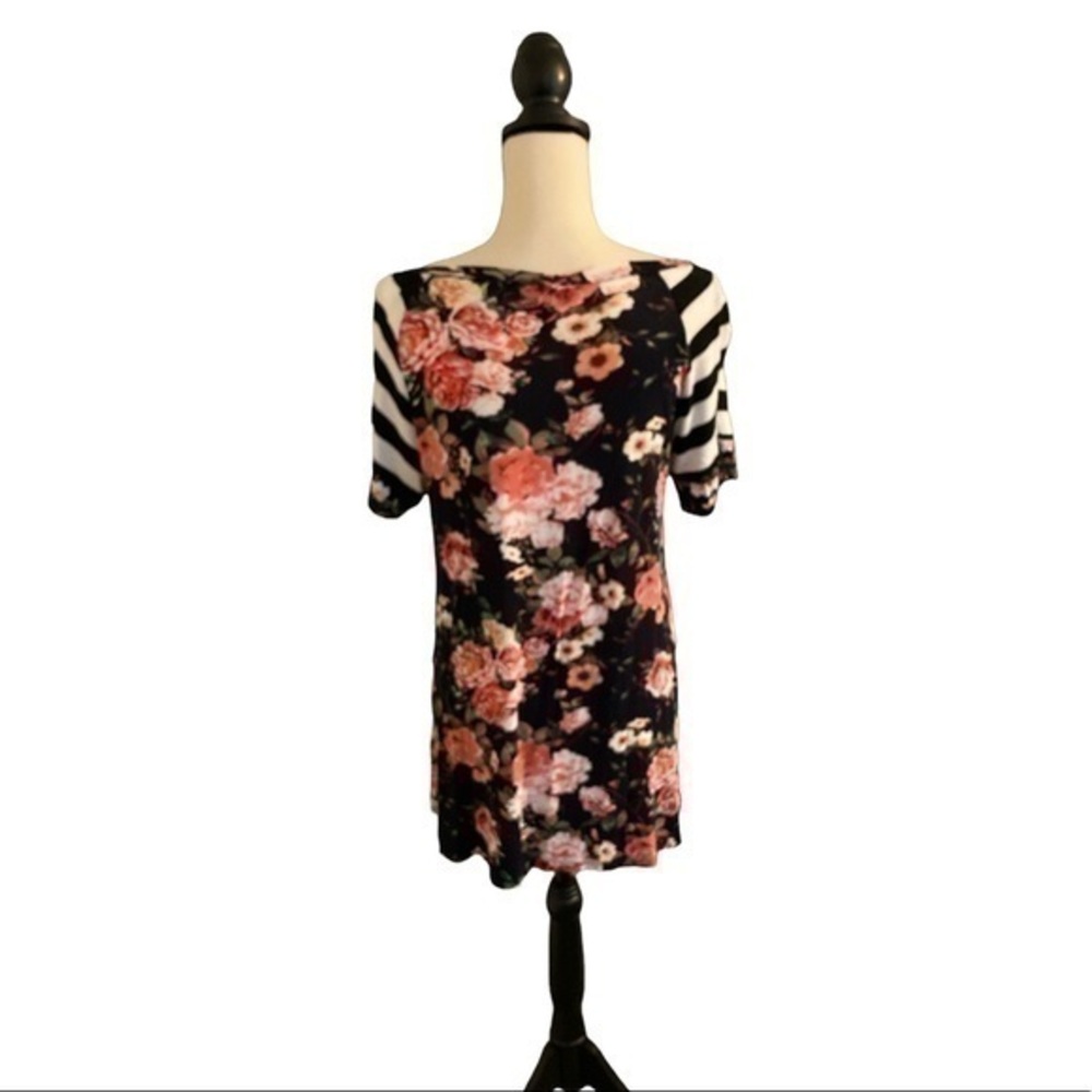 Emerald Tunic Length Floral Top Size Large